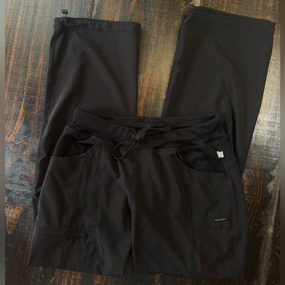 Cherokee Infinity Black Scrub Set - Picture 5 of 7